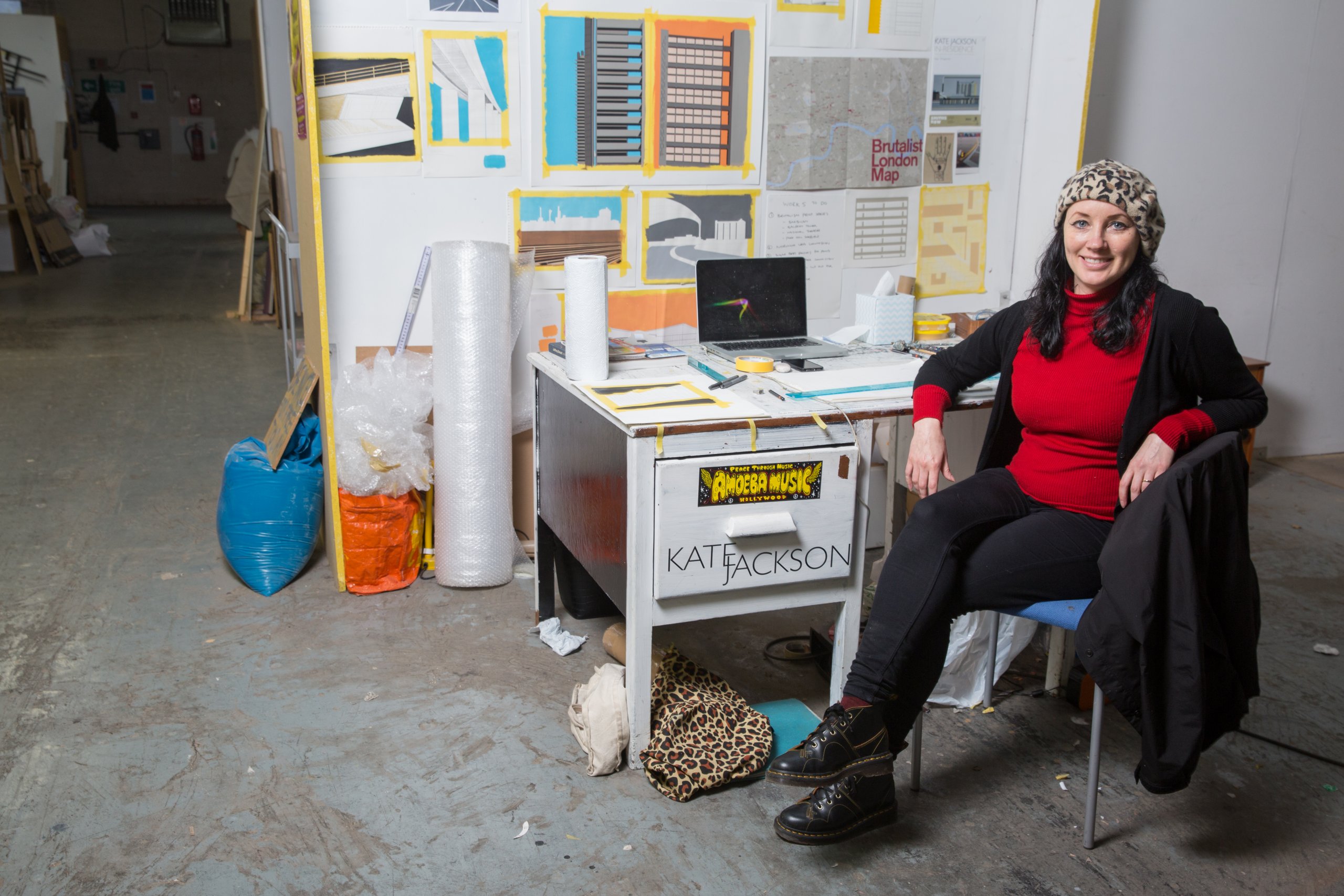 two_queens_artist_kate_jackson_in her_studio_space_image_by_dave_wilson_clarke